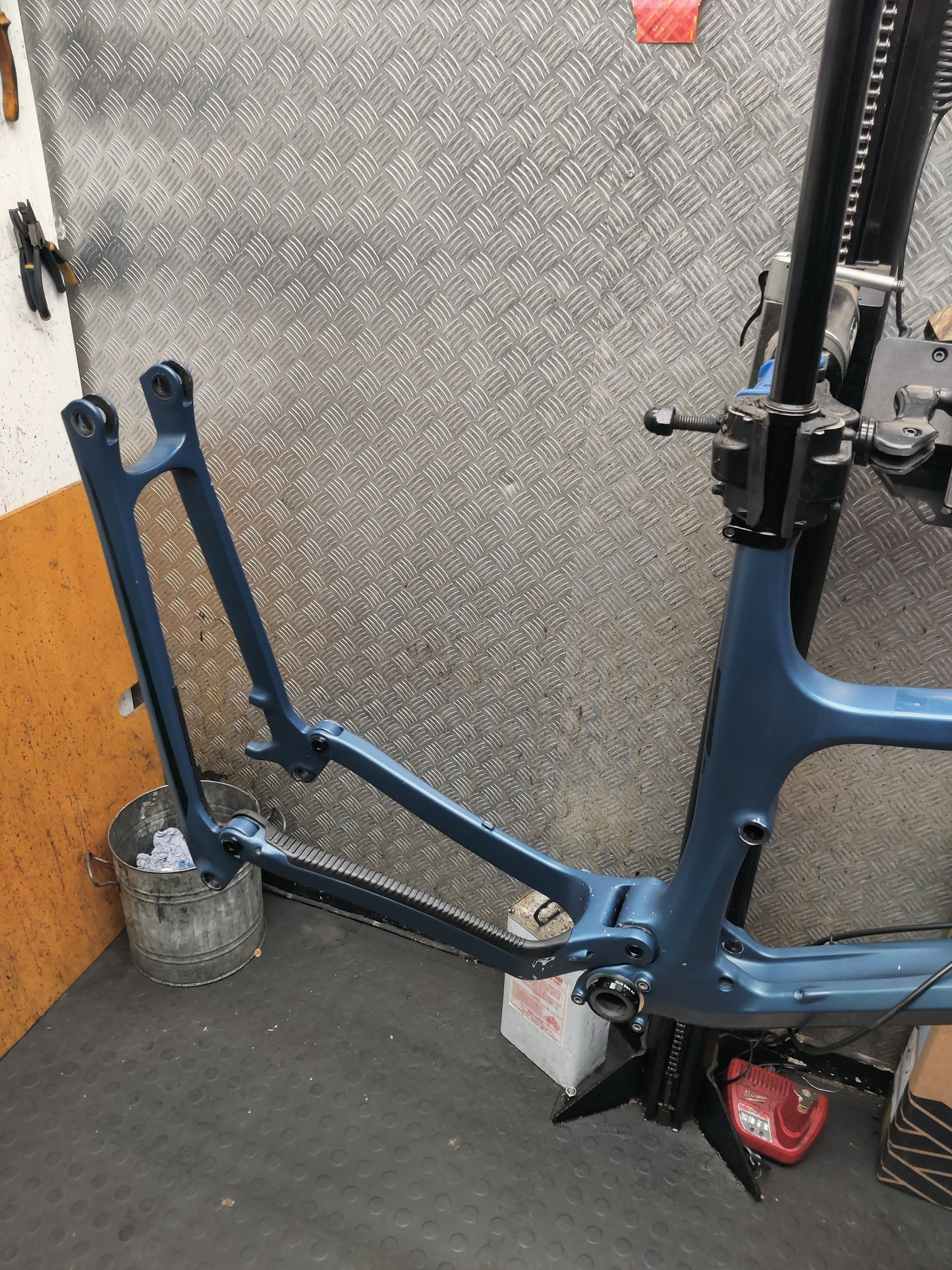 Suspension Pivot Service - Ross Cycles Caterham