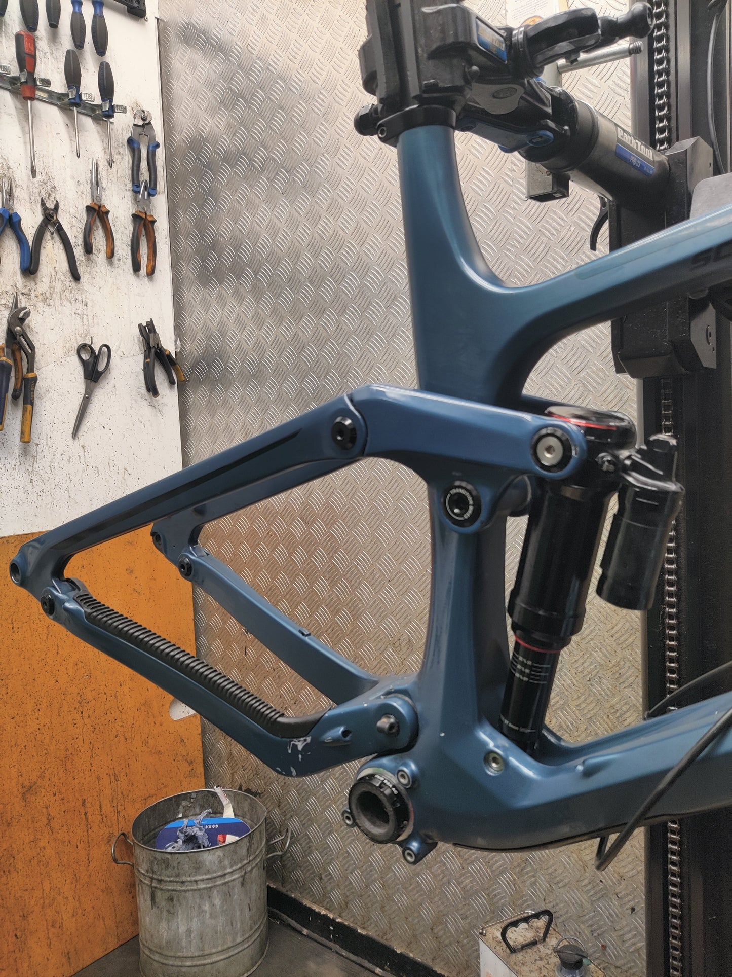 Suspension Pivot Service - Ross Cycles Caterham