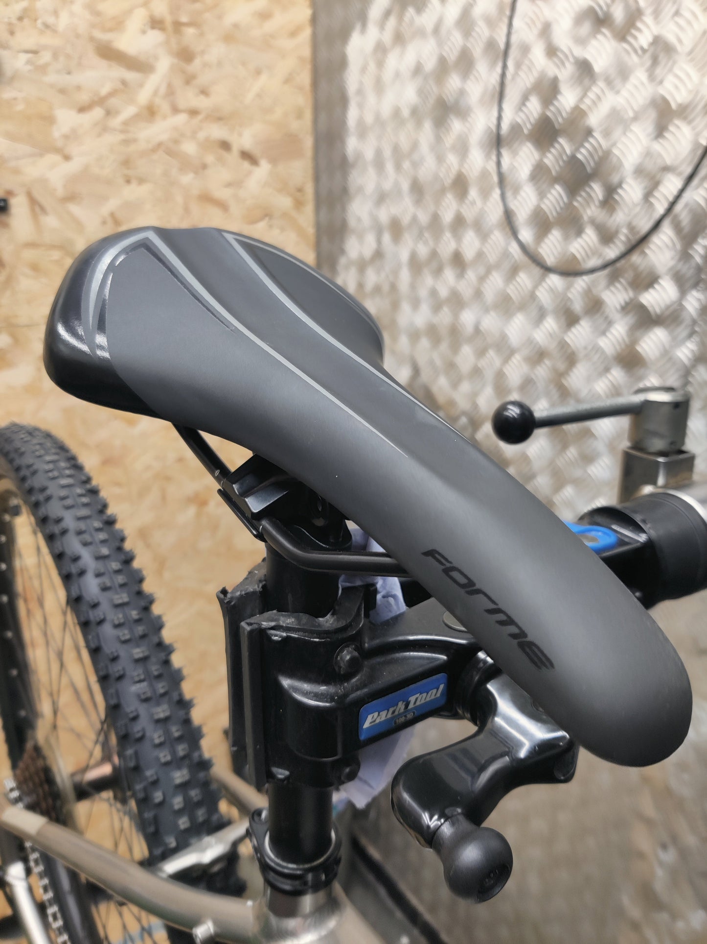 Trek Dual Sport 7 USED BIKE - Ross Cycles - Caterham Bicycle Servicing and Shop
