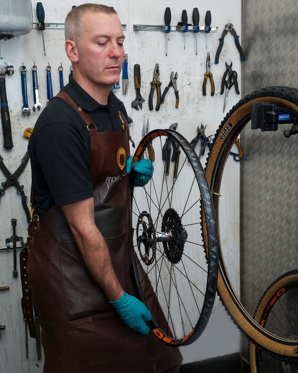 Tubeless Tyre Service - Ross Cycles Caterham