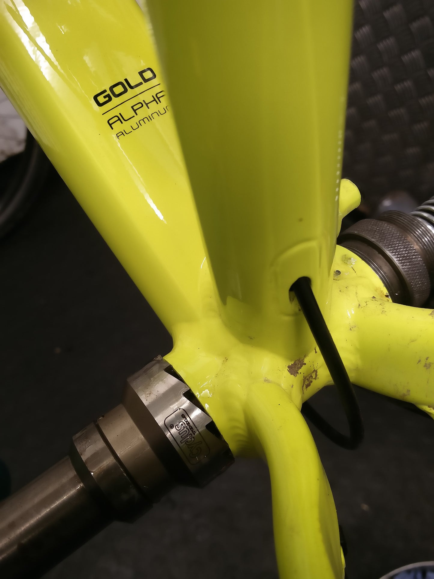 Bottom Bracket Removal + Install - Ross Cycles Caterham