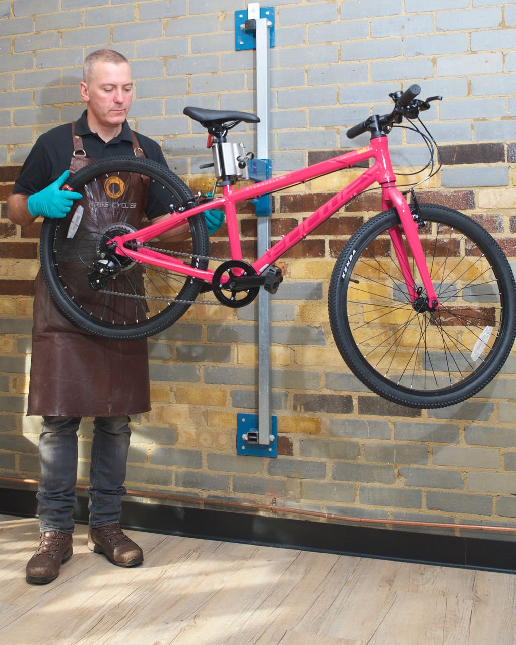 Service 24" Bike With Gears - Ross Cycles Caterham